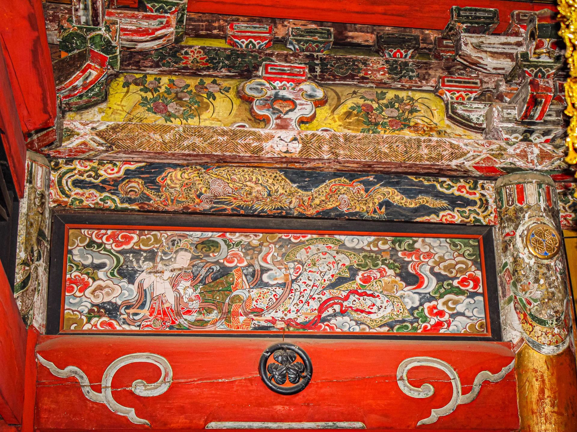 Dragon painting in the main hall